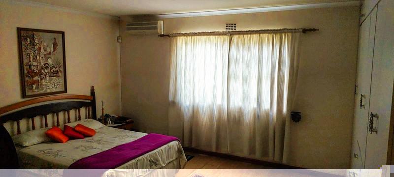 4 Bedroom Property for Sale in Uitzicht Western Cape